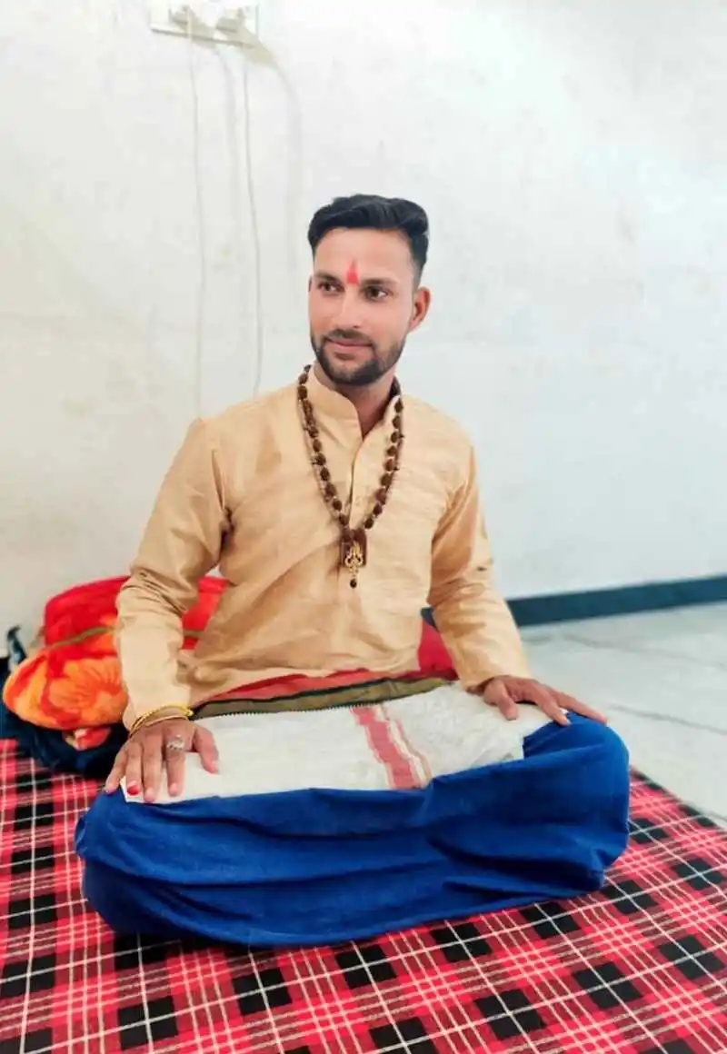 Pandit Murli Manohar Vyas - Maa Baglamukhi Temple Nalkheda Vedic Acharya